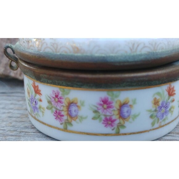 Vintage Snuff/Pill Box - Ceramic Victorian Style Patch Holder - Picture 3 of 10